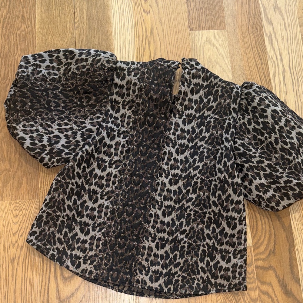 THML Gray and Black Leopard Print Puff Sleeve Blouse - Picture 4 of 5